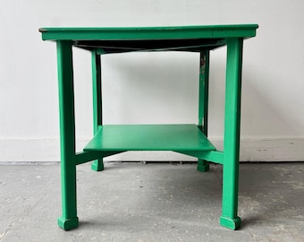 Tavolino Art Déco dipinto di verde