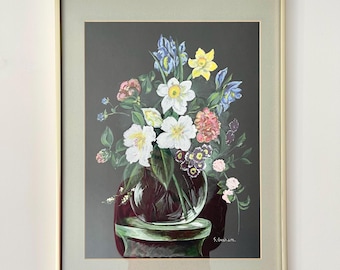 Pintura vintage de natureza morta com flores em moldura dourada.