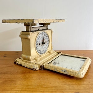Vintage Cast Iron Weighing Scales