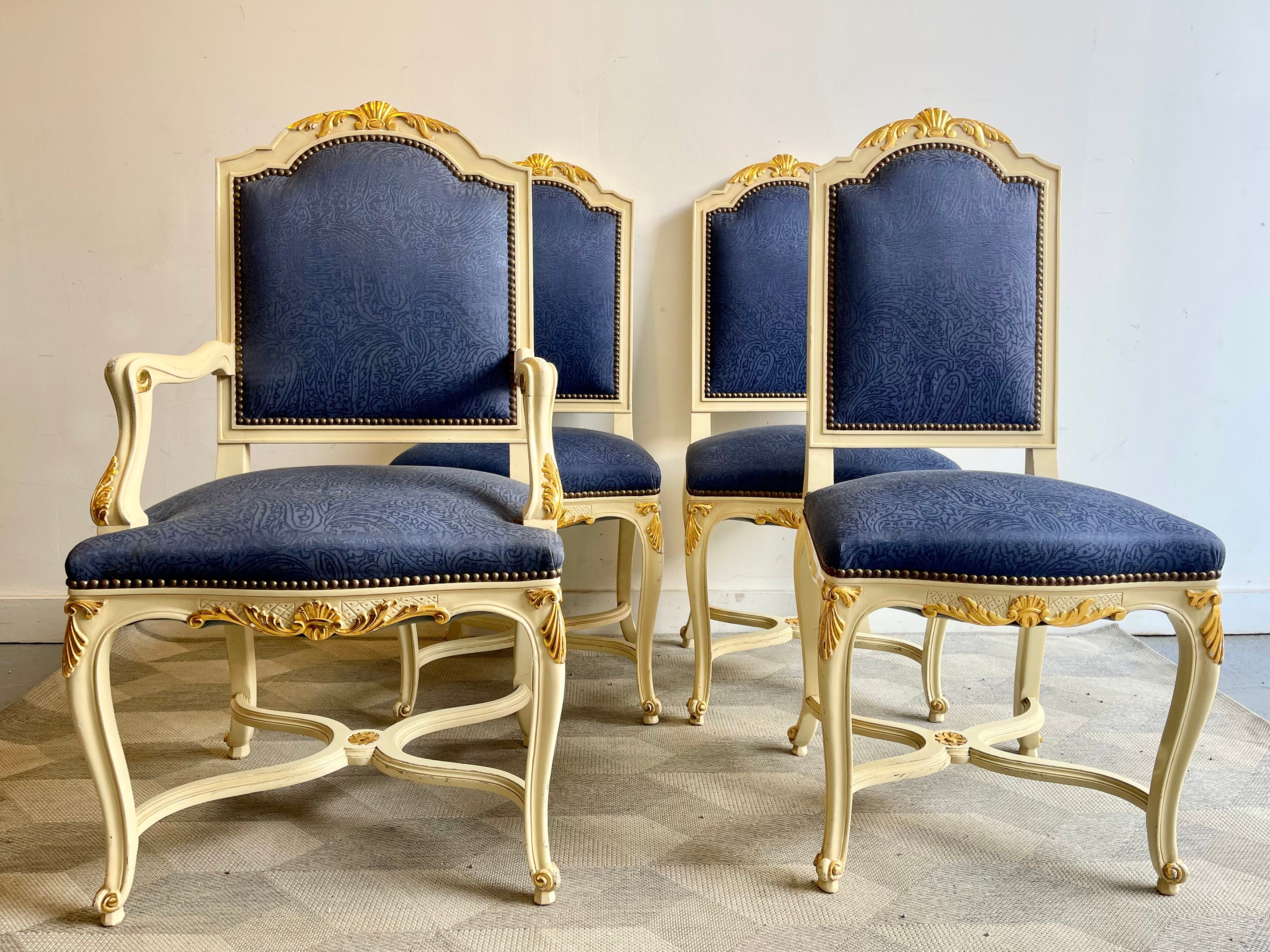 Pompöös by Casa Padrino luxury baroque stool with cushion beige