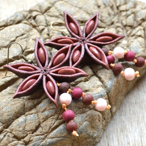 Pendientes grandes de anís estrellado marrón, burdeos y beige: joyas originales y únicas de arcilla polimérica de Autumn Nature