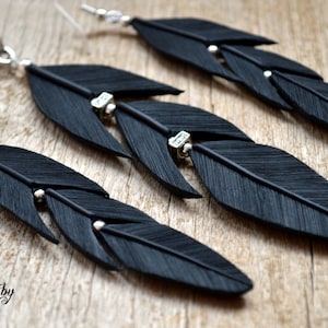 Black Gothic jewelry set of feather necklace and Long dangle earrings Halloween accessories Raven jewelry Feather jewelry Statement earrings image 1