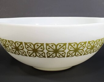 Pyrex Autumn Floral Verde Green Cinderella Mixing Bowl 444 White and Green Square Flowers 4 Quart