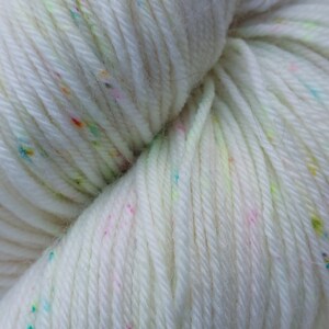 Hand dyed sock yarn 100g . An Dus Vyghan image 5