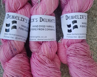 Hand dyed sock yarn 100g . Strawberry Icecream