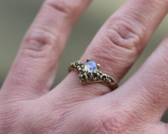 Bague en laiton et labradorite blanche