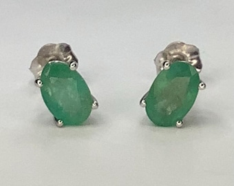 14K White Gold Oval Emerald Stud Earrings 1 CTW