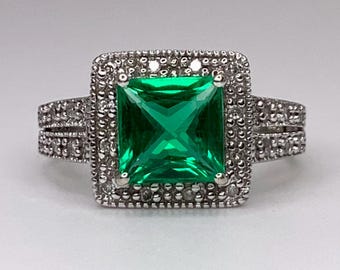 10K White Gold Emerald & Diamonds Square Set Cocktail Ring Size 7.25