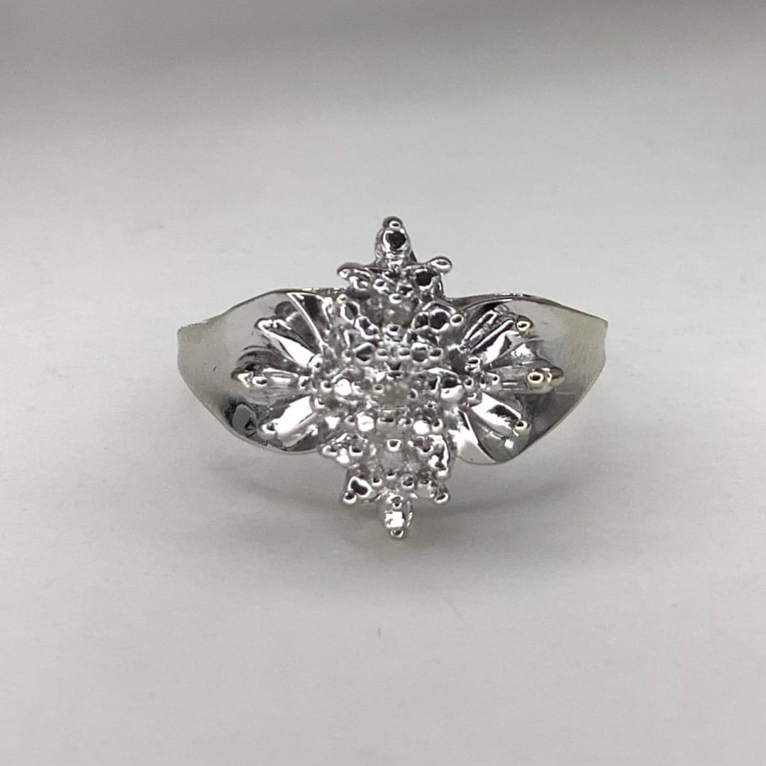 10K White Gold Vintage Diamonds Cluster Ring Tapered Flare Edge Size 7 ...