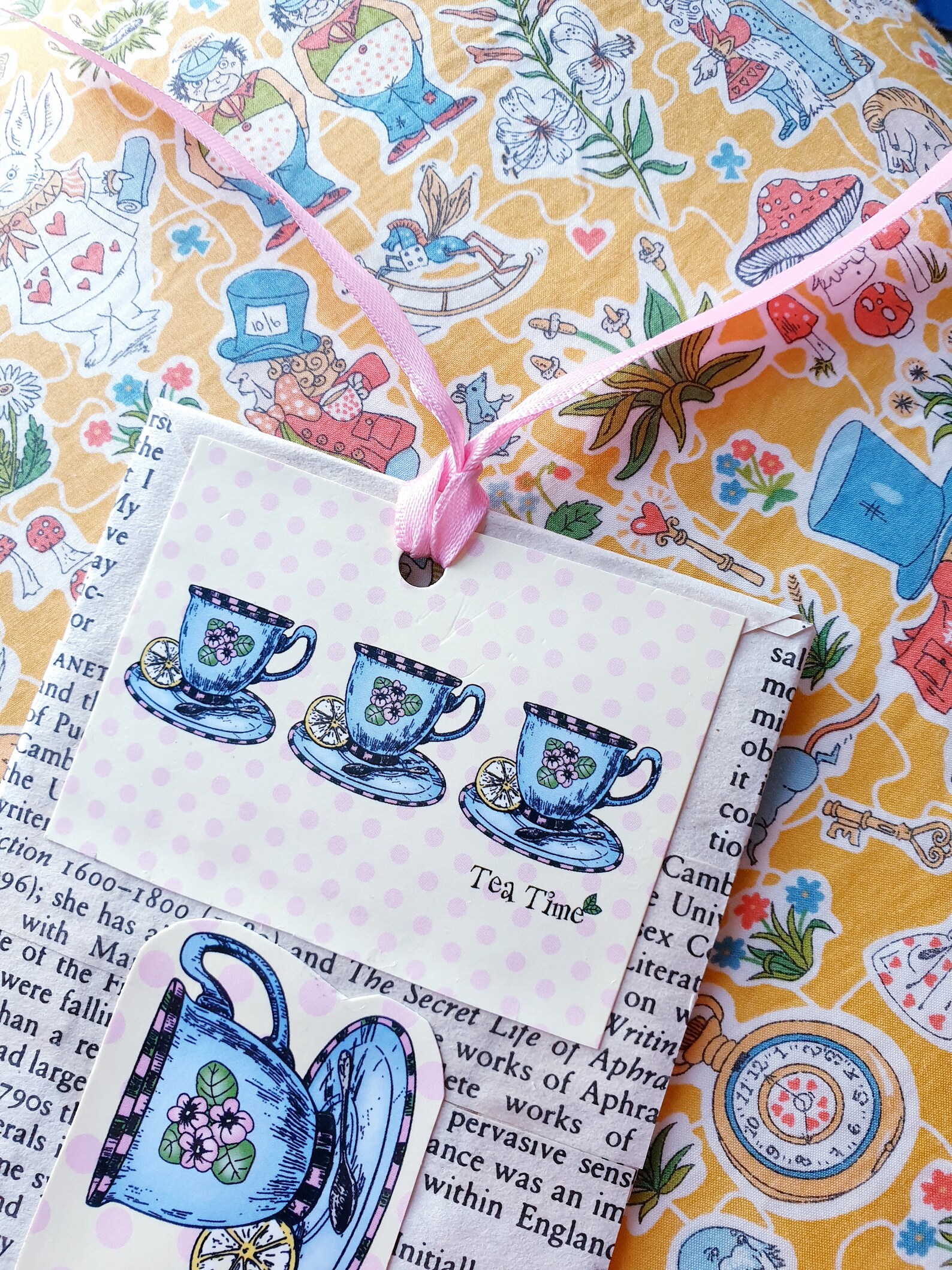 Alice im Wunderland Lesezeichen mit rosa Band. Etsy