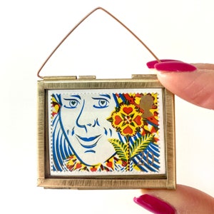 Herzkönigin Wandkunst - Valentinstag Liebesgeschenk - Spielkarten Königin - Gerahmte Vintage Britische Briefmarke Dekoration - Herzaugen