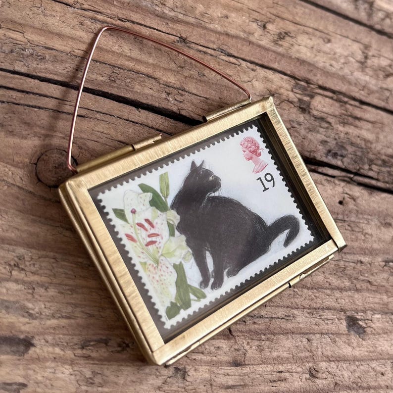 Schwarze Katze Geschenke - Schwarze Katze Kunst - Katzen Geschenke für Frauen - Katzenliebhaber Geschenk - Katzendame Geschenke - Miniature Art - Miniature Cat - Katzenbriefmarke Bild 3