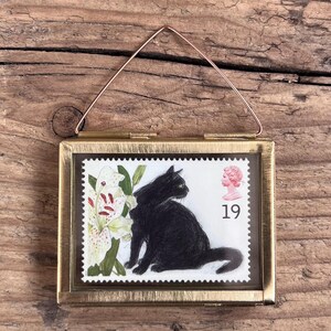 Schwarze Katze Geschenke - Schwarze Katze Kunst - Katzen Geschenke für Frauen - Katzenliebhaber Geschenk - Katzendame Geschenke - Miniature Art - Miniature Cat - Katzenbriefmarke Bild 4
