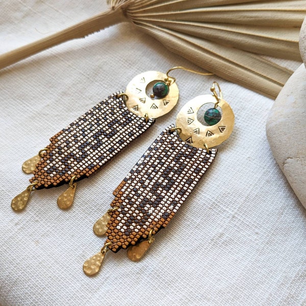 Boucles d'oreilles en bois et laiton effet perle. Boucles d'oreilles amérindienne.