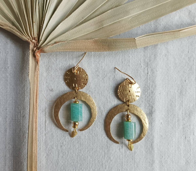 Boucles d'oreilles lune et laiton et pierre d'amazonite image 4