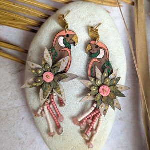 Parrot earrings in wood and cork Green