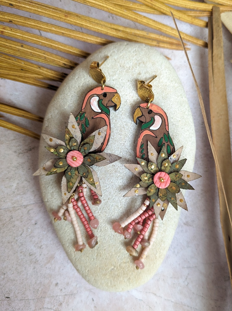 Parrot earrings in wood and cork Green