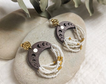 Moon earrings in wood and pearl