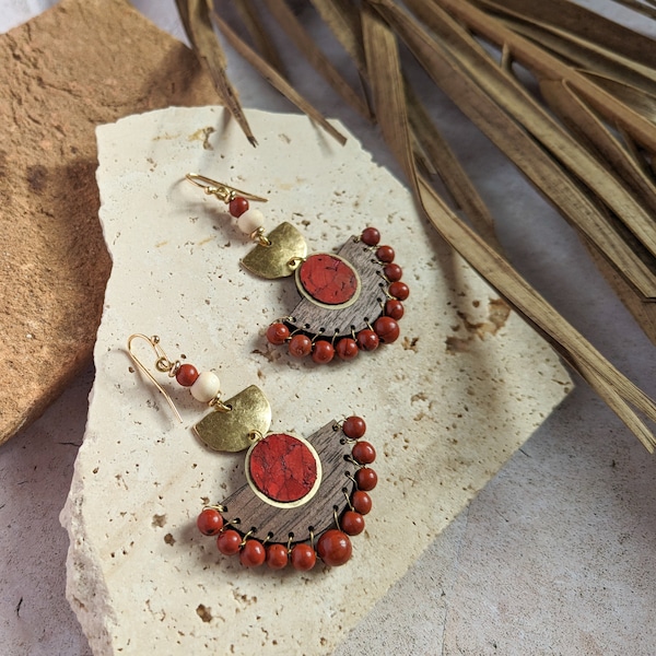 Boucles d'oreilles jaspe rouge, bois de noyer