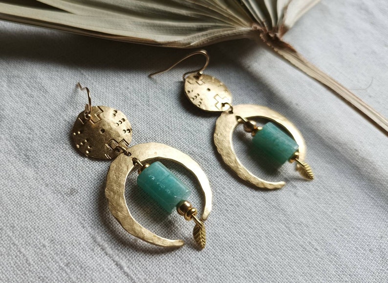 Boucles d'oreilles lune et laiton et pierre d'amazonite image 5