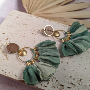 Boho earrings in silk, wood and brass Kaki
