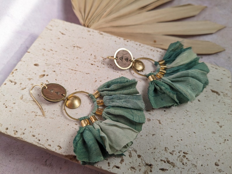 Boho earrings in silk, wood and brass Kaki