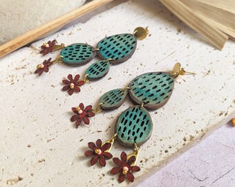 Cactus earrings in wood and brass.