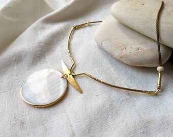 Moon necklace in mother-of-pearl and brass