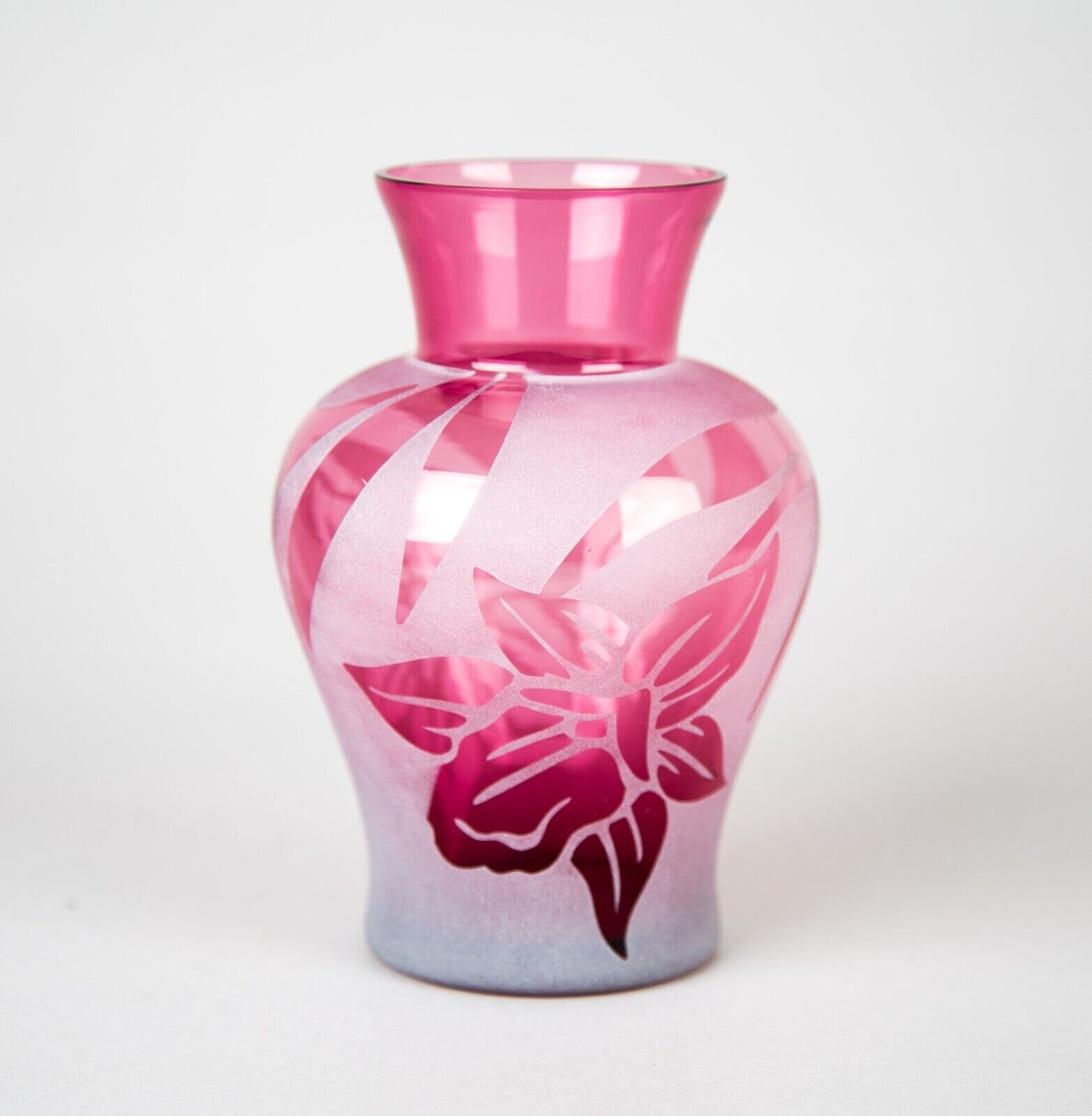 Kelsey Murphy Pilgrim Art Glass Cameo Etched Cranberry Red Vase 6