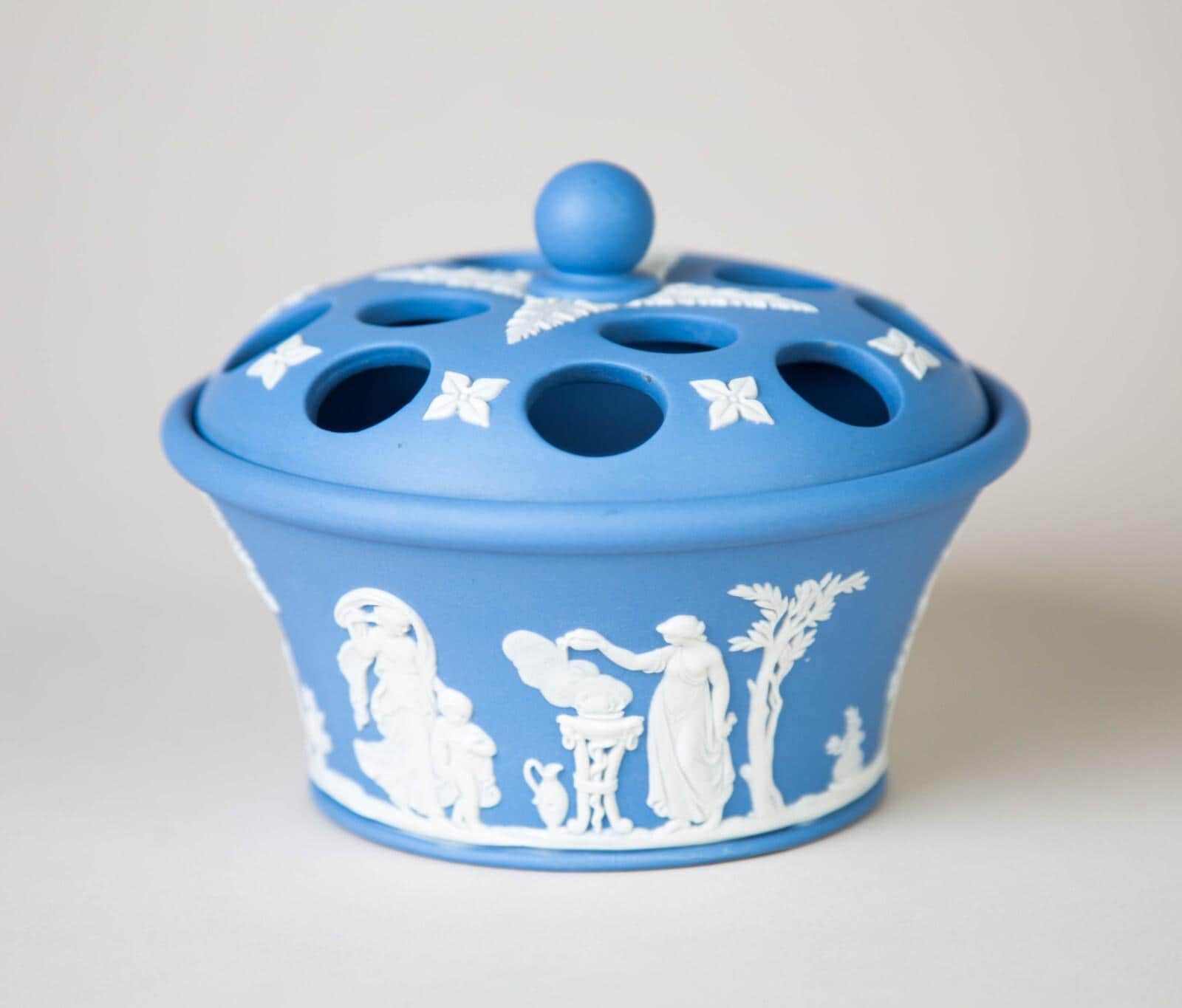 小物入れ 1969  Jasperware Sugar Pot Mint Wedgwood Pale Blue Lavender Jasperware Potpourri Jar & Lid Vintage