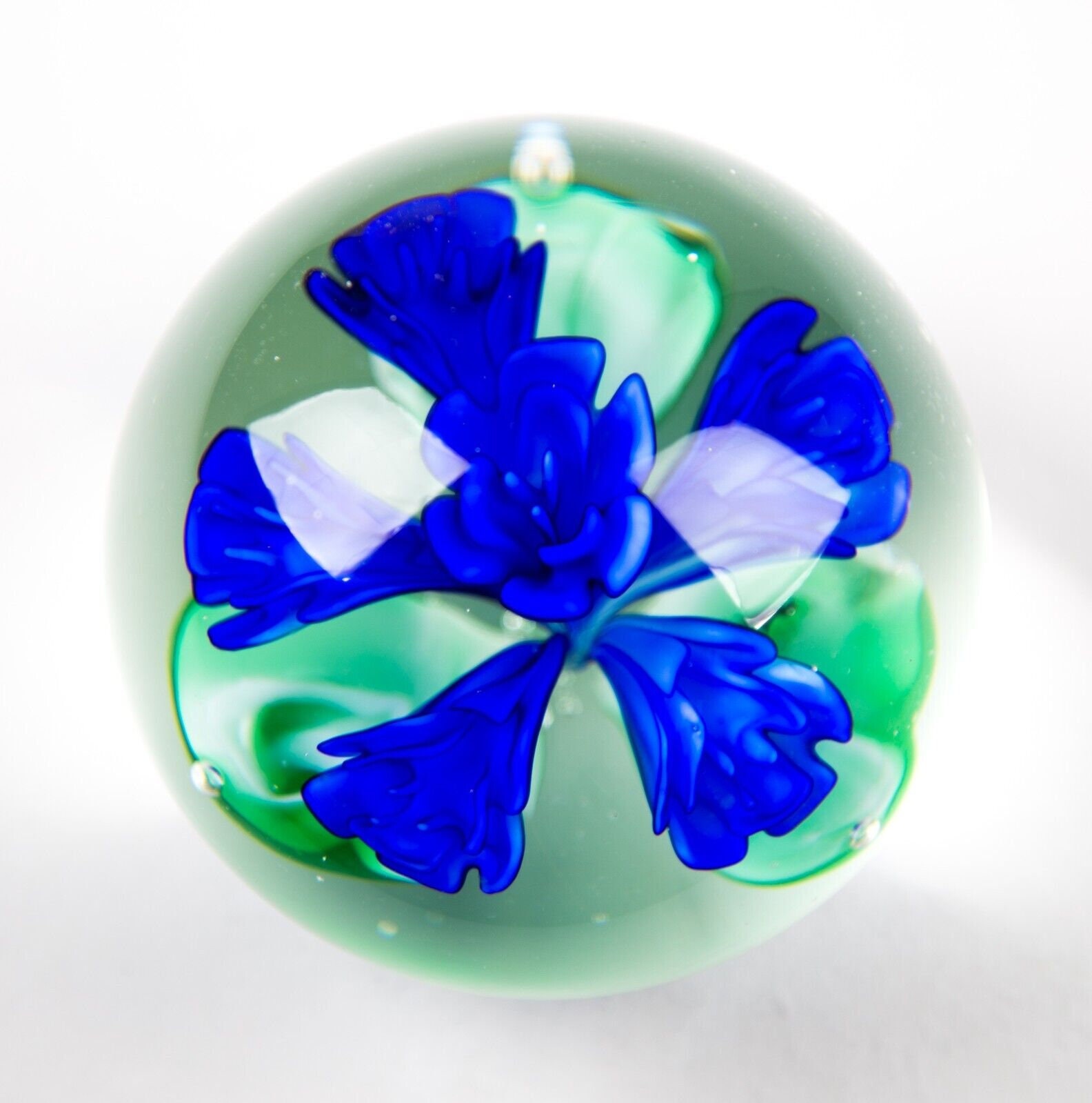 ヴィンテージ 大型アートガラス ペーパーウェイト 青い花 緑の葉
