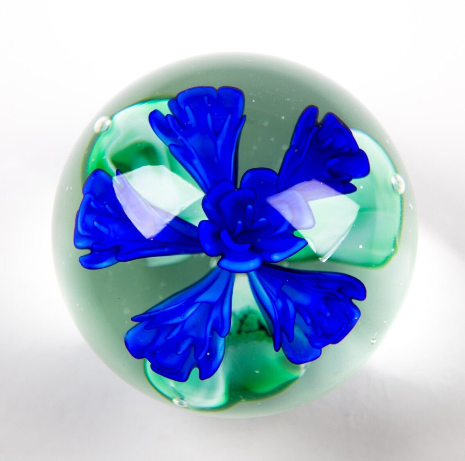ヴィンテージ 大型アートガラス ペーパーウェイト 青い花 緑の葉