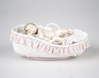 Lladro Bundle of Joy #5637 Baby Girl in Bassinet with Lace Blanket Figurine