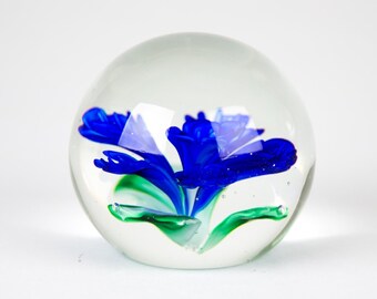 ヴィンテージ 大型アートガラス ペーパーウェイト 青い花 緑の葉