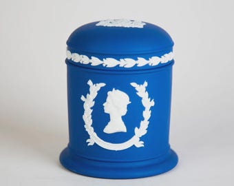 Wedgwood Royal Blue Jasperware Queen Elizabeth Silver Jubilee Jar & Lid