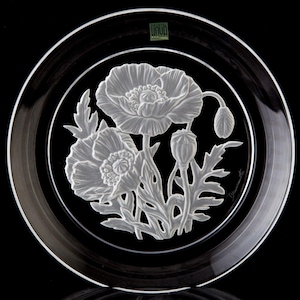 Hoya Flower of the Month Plate August Poppies Engraved Crystal