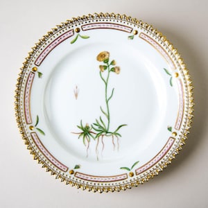 Royal Copenhagen Flora Danica Bread & Butter Plate #3552 Gnaphalium Alpinum L.