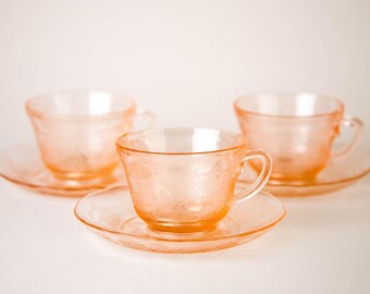 MacBeth Evans Dogwood Pink Tazze e piattini spessi Set di 3 Vintage Depression Glass