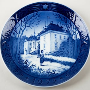 Royal Copenhagen Christmas Plate Christmas Residence 1975 Vintage Blue & White Porcelain Denmark