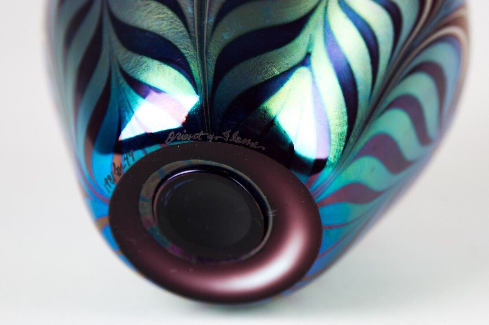 Orient & Flume Iridescent Pulled Feather Art Glass Vase 6 Orient & Flume Iridescent Pulled Feather Art Glass Vase 6