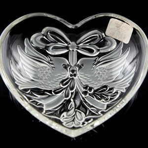 Gorham Crystal Holiday Traditions Collection Christmas Cardinals Heart Dish