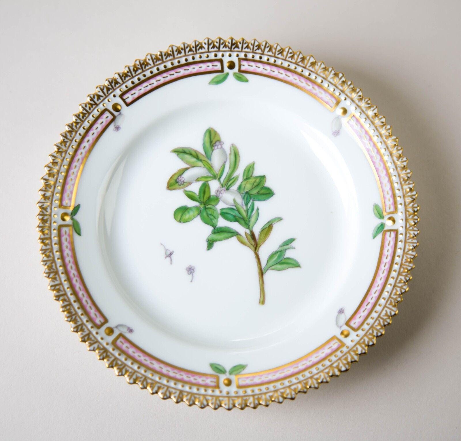 Royal Copenhagen Flora Danica Plato de pan y mantequilla #3552 Arctostaphylos Alpina