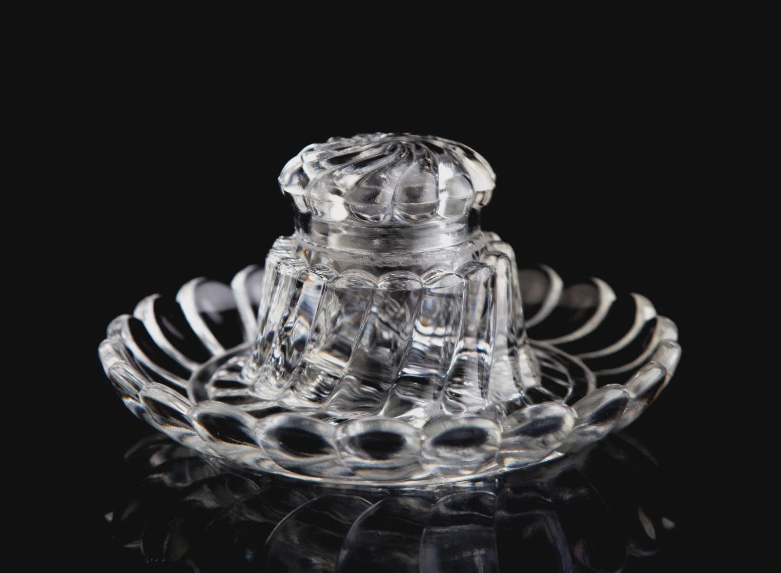 Encrier En Cristal Baccarat – Modèle Bambou Tors – France – Début 1900s