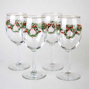 Vintage Christmas Wreath Wine Glasses Set of 4 Holiday Stemware