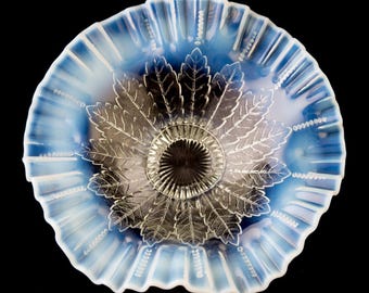 Northwood Leaf & Beads Biała opalizująca miska na nóżce ze szkła antycznego