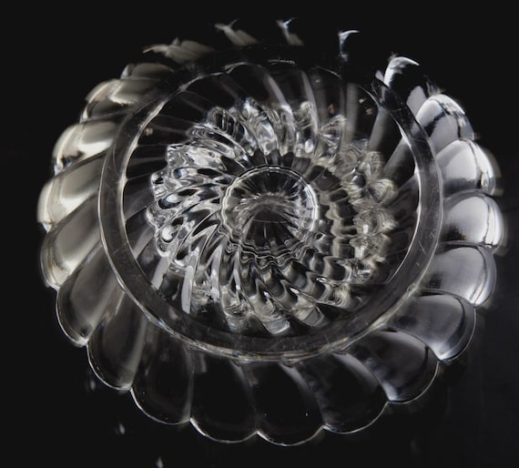 Antique Baccarat Bambous Swirl Round Glass Inkwell ***imperfect