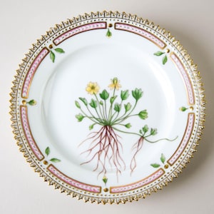 Royal Copenhagen Flora Danica Bread & Butter Plate #3552 Ranunculus Cymbalaria