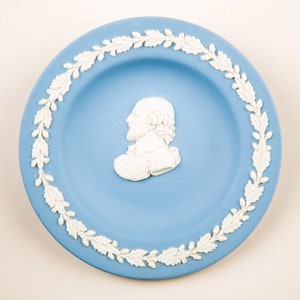 Bandeja redonda de Shakespeare azul-claro lavanda Jasperware Wedgwood, 4&quot;