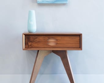Table de bout Mid-Century en noyer massif faite main : table de chevet à tiroirs en queue d'aronde « Monterey »