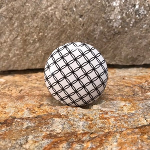 Ceramic Knob, Black and White Ceramic Knob, Plaid Flower Print Modern Knob, Ceramic Drawer Pull, Furniture Pull Replacement Knob